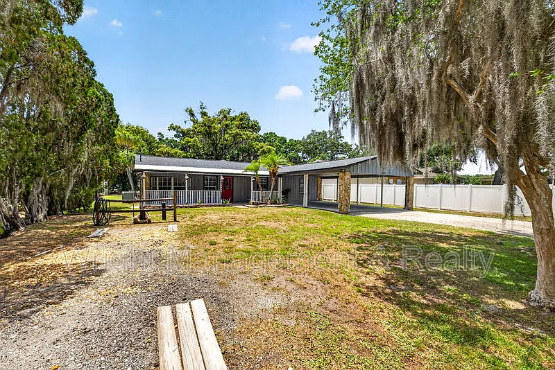 3 bed, 2.0 bath, 1654 sqft, $2,200 — Photo 4