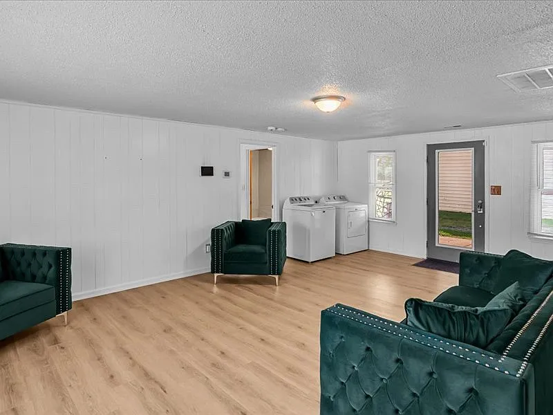 3 bed, 1504 sqft, $1,950 — Photo 4