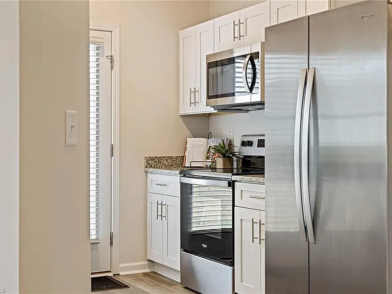 5634 Carrington Ct — Photo 2