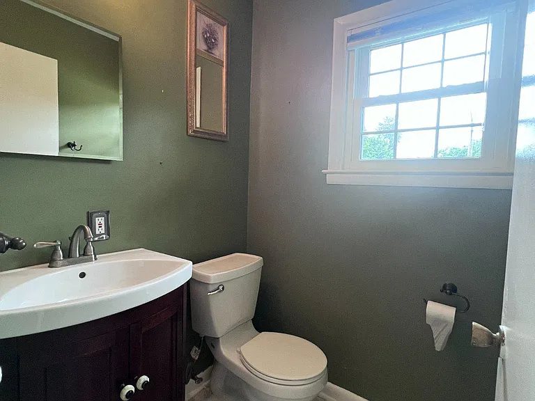 8407 Thornton Rd — Photo 12