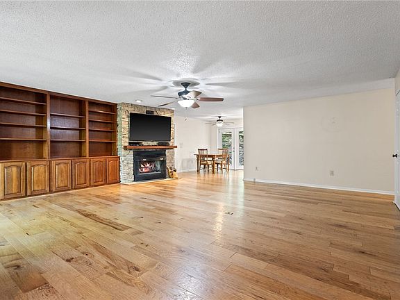 2nd image of 56 Cardinal Cir