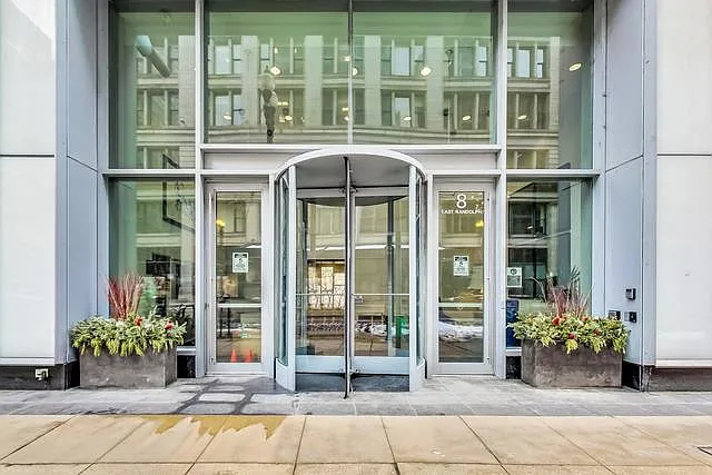 Building Photo - 8 E Randolph St #2806