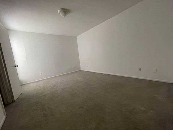 4th image of 407 Gladstell St #55