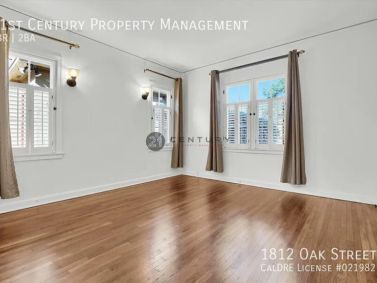 1812 Oak St — Photo 17