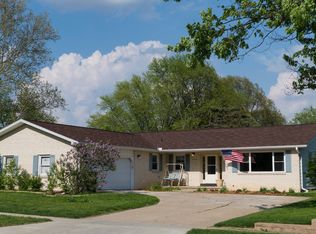 804 Hollycrest Dr, Champaign, IL 61821