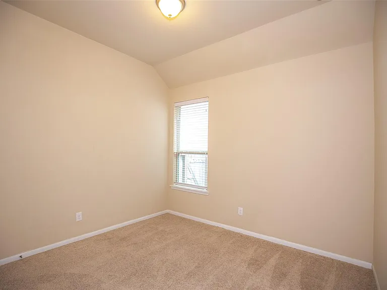 311 Lockridge Hill Ln — Photo 26