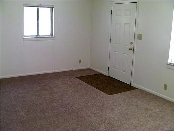 5th image of 1550 E Comer Ave