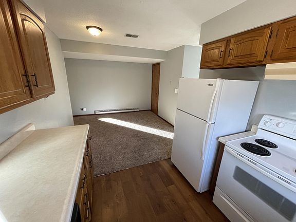 4th image of 243 N 1st St APT 1