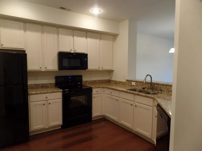 5353 Nottinghamshire Ln — Photo 12