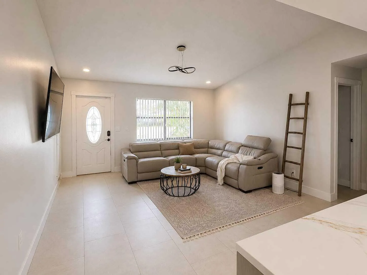 3 bed, 3.5 bath, 1848 sqft, $4,000 — Photo 2