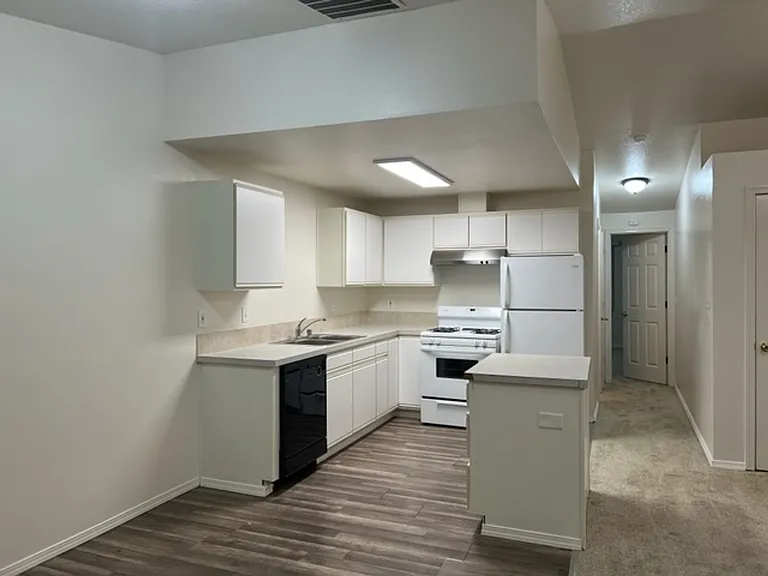 1301 SE Ellsworth Rd — Photo 18