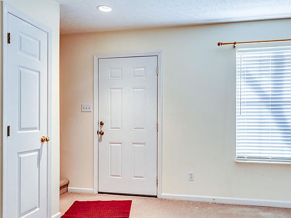 4th image of 3515 Crossroads Way