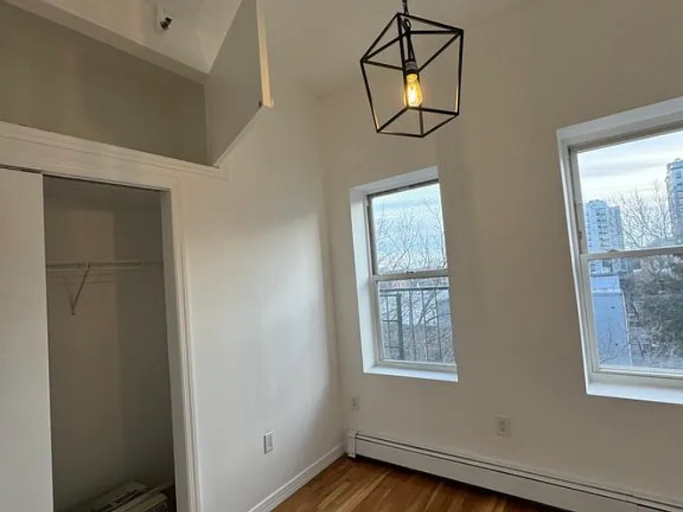 57 Saint Pauls Ave #4R — Photo 18