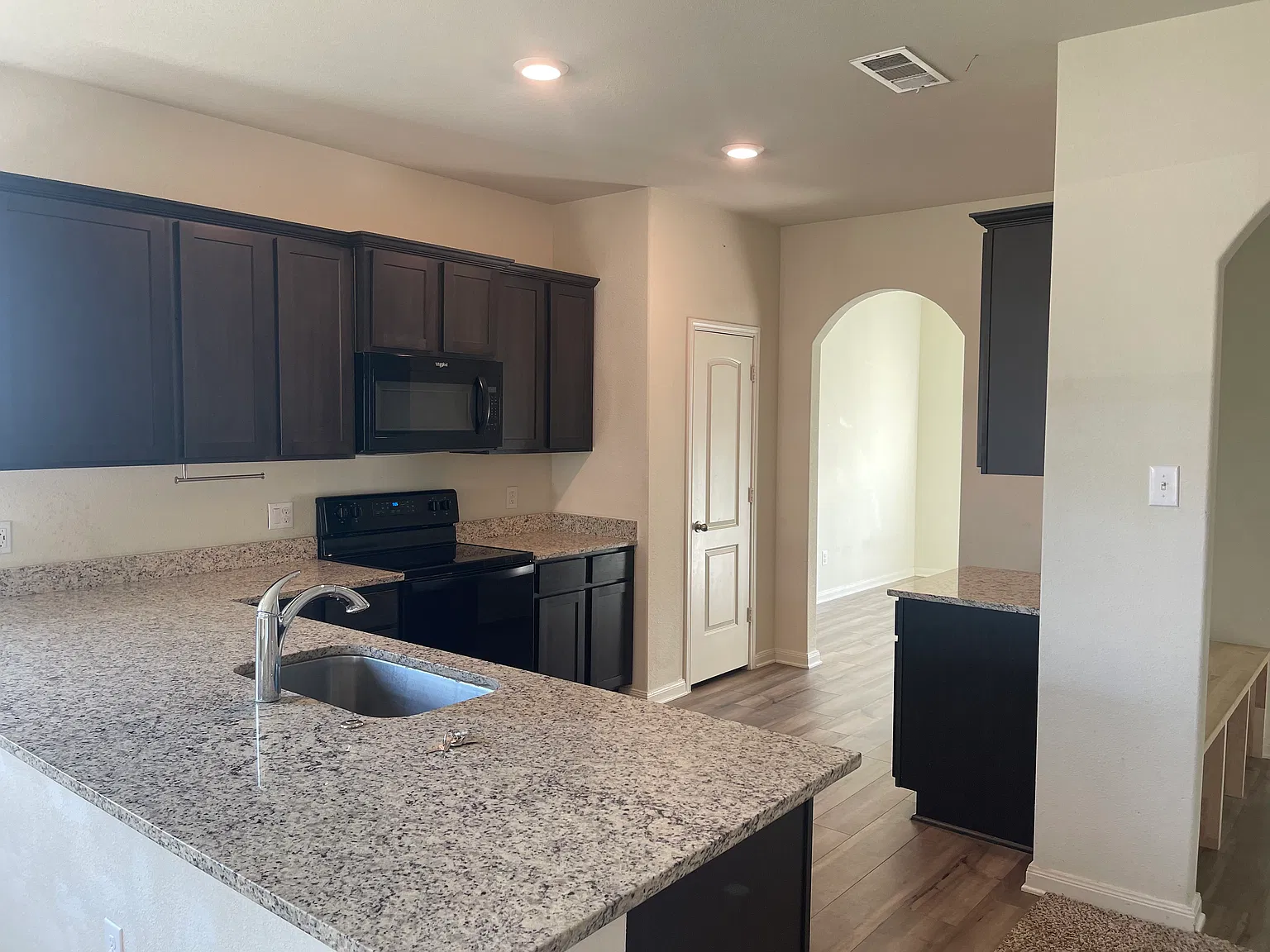 3 bed, 1556 sqft, $1,995 — Photo 2