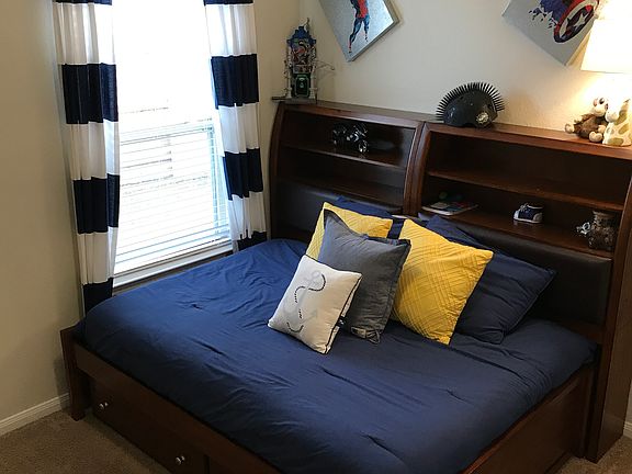 2nd image of 1414 Lindenwood Clf