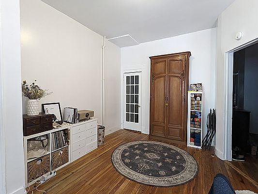 3rd image of 545 10th St Floor 1