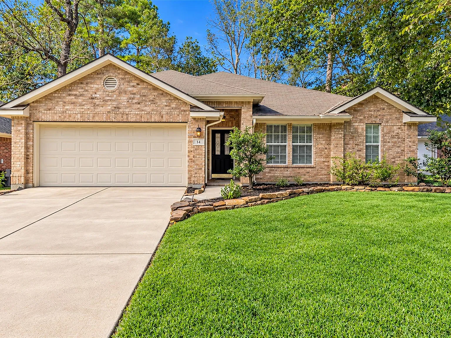 3 bed, 2.0 bath, 1690 sqft, $2,500 — Photo 1