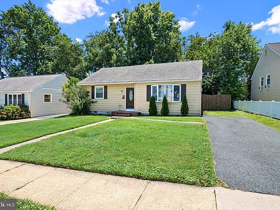 3rd image of 28 Gail Rd