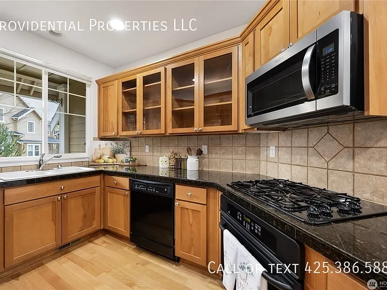 1947 NE Killian Ln #1 — Photo 5