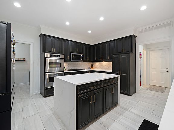 4th image of 100 Krohn Ct