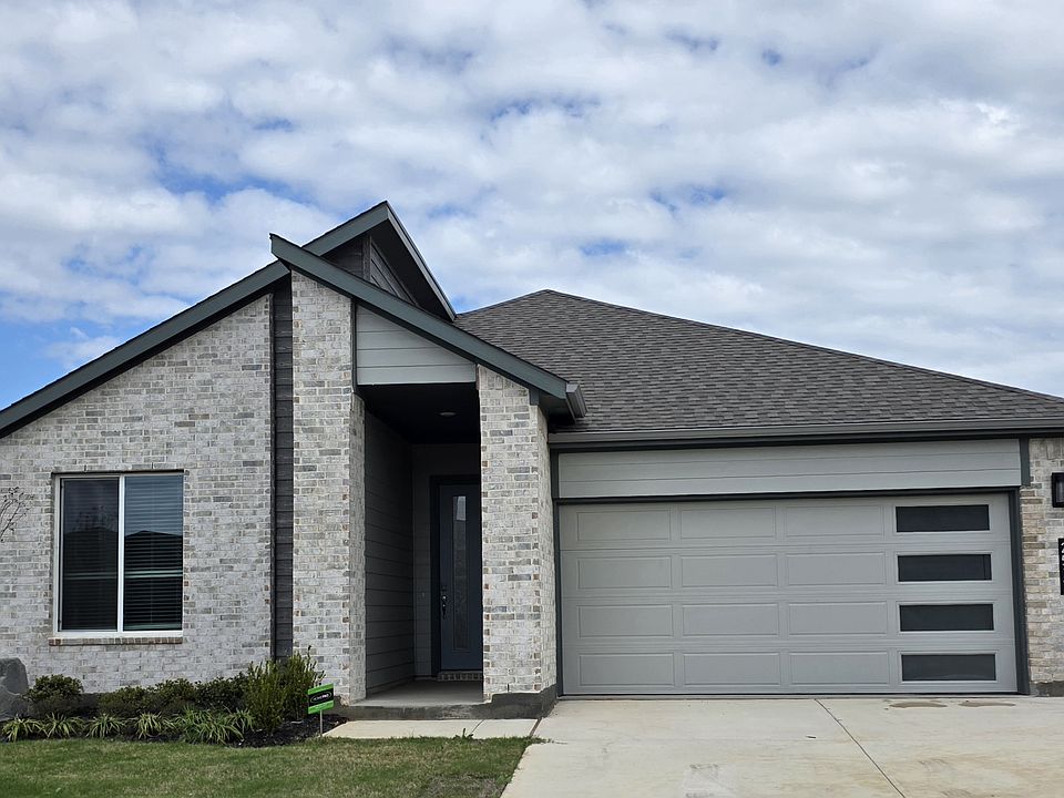 1st image of 2517 Goldfinch Dr
