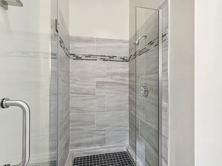 2070 University Avenue — Photo 12