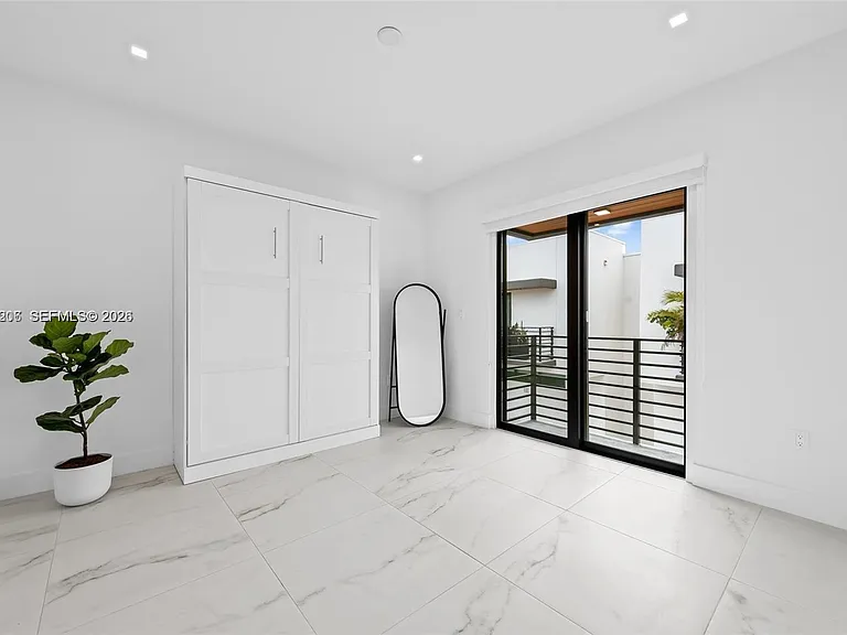 1056 N Victoria Park Rd — Photo 18