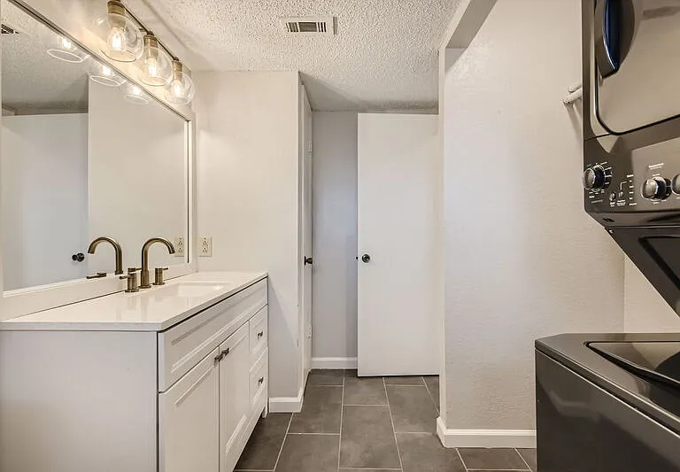 1015 E Yager Ln #141 — Photo 20