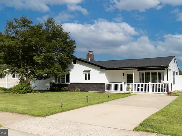 26 Thimbleberry Ln, Levittown, PA 19054