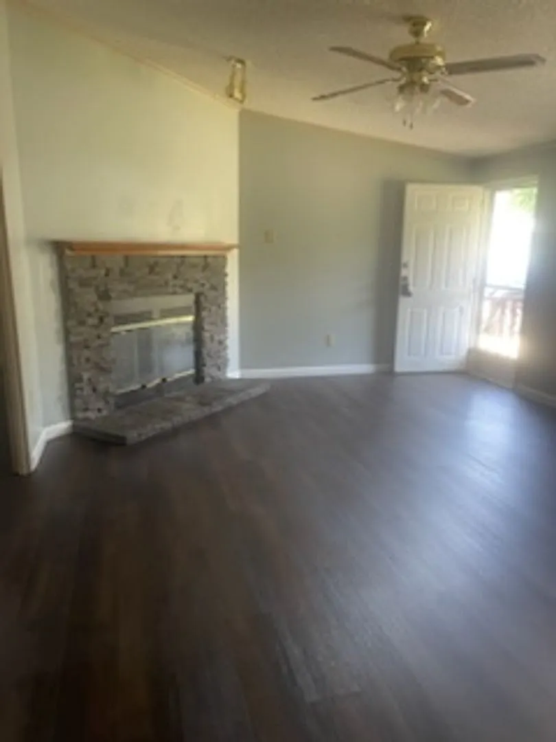 430 Valley Forge Way South — Photo 2