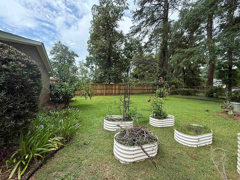 2306 W Indianhead Dr — Photo 17