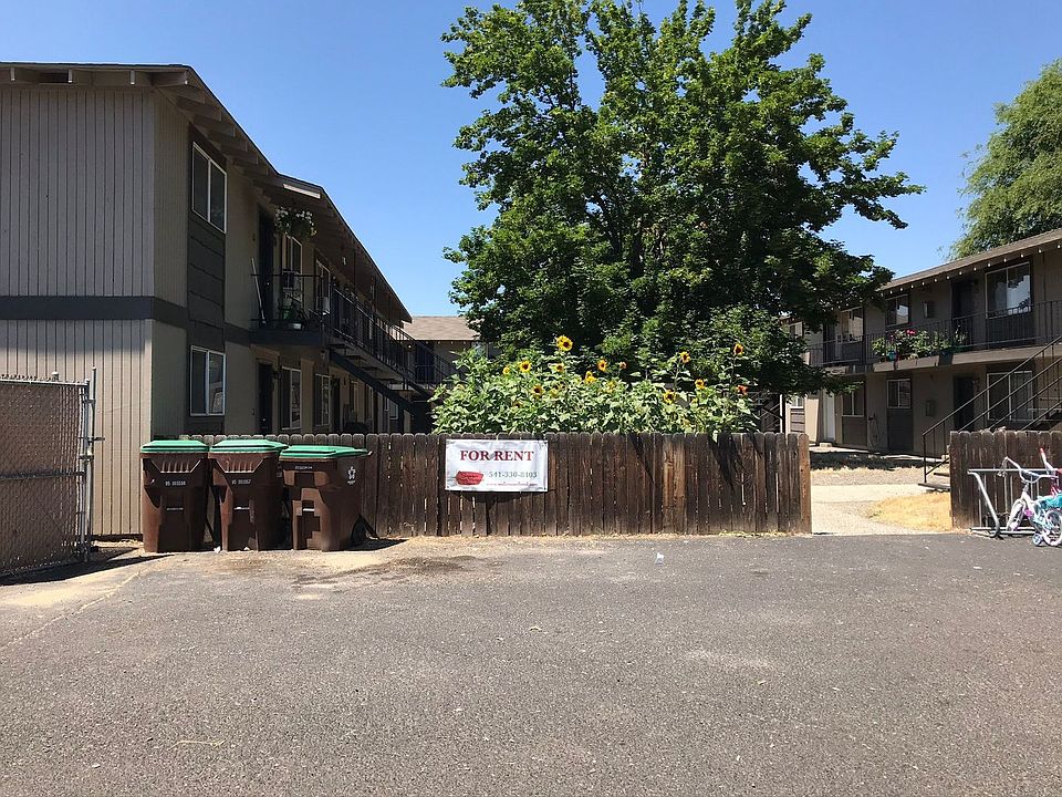 1st image of 131 NW Deer St APT 1