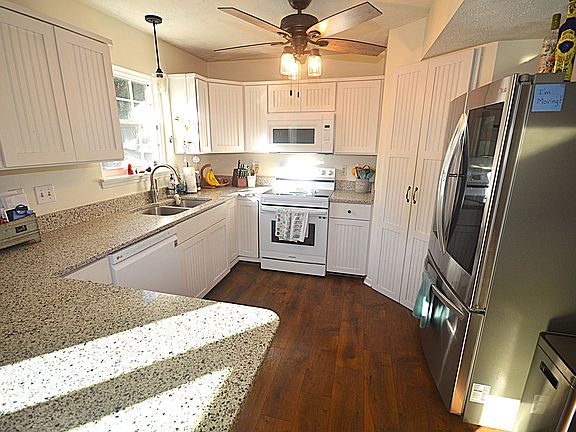 5th image of 8537 Country Meadows Dr