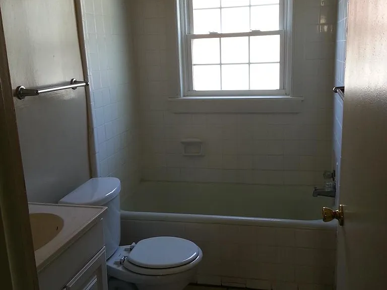 105 E 21st St #11 — Photo 8