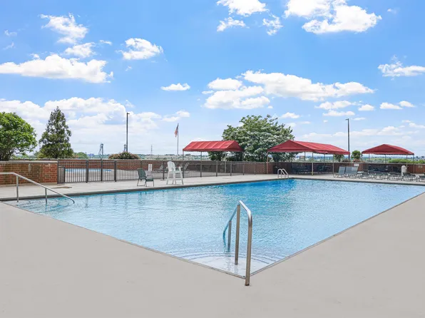 426 Harmon Cove Tower image 11 of 18