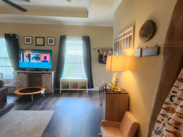 858 Linlen Ave — Photo 9