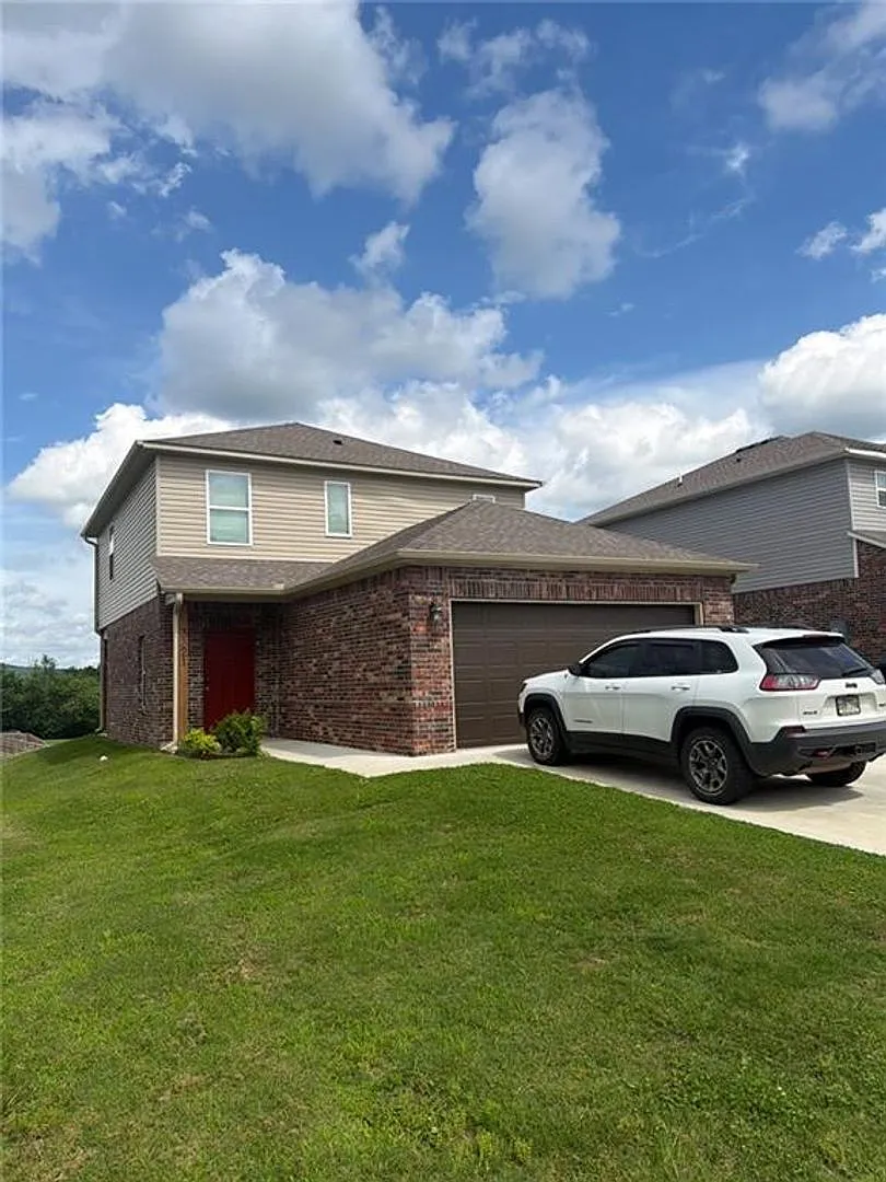 Nice Home in Farmington — Photo 1