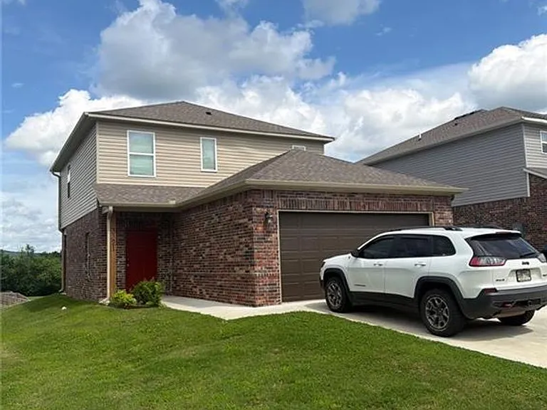 3321 Red Tail Way — Photo 1