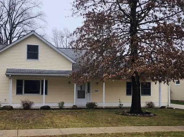 4243 W 222nd St, Fairview Park, OH 44126