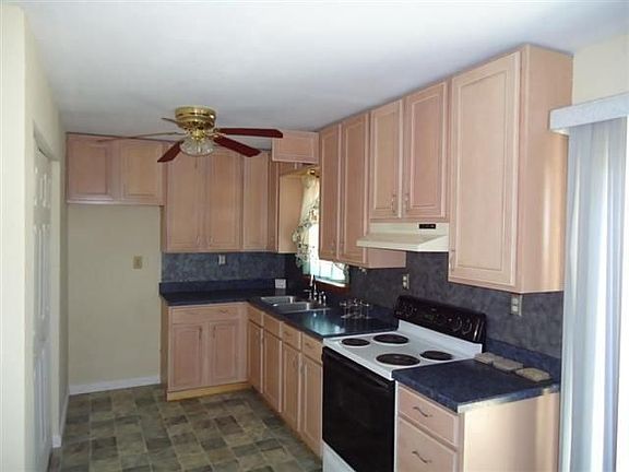 5th image of 151 Evergreen Ave