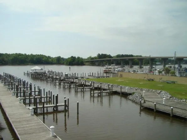 Gates Cir E, Theodore, AL 36582