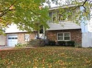 2 Silverside Ln, Latham, NY 12110