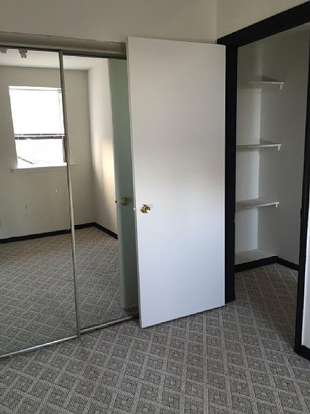 2nd image of 3933 N Clarendon Ave #4