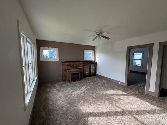 5th image of 820 Main St