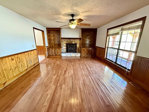 4th image of 1504 Golden Rd W