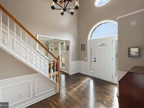 2nd image of 8305 Knotty Pine Ln