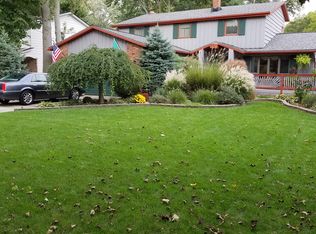 6143 Bellevue Dr, North Olmsted, OH 44070