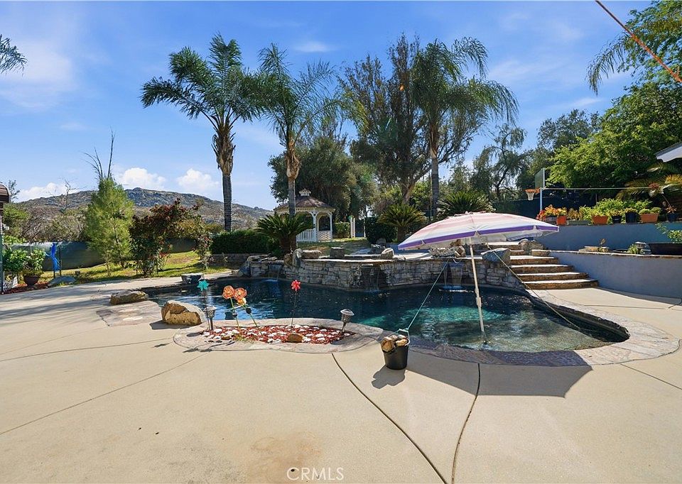 1st image of 41215 Crest Dr