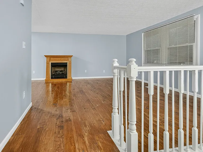 423 Doverwood Dr — Photo 4