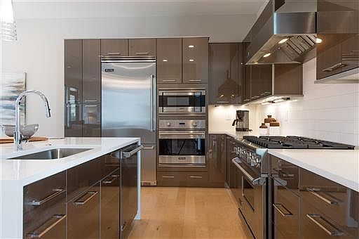 1st image of 401 Avoca St